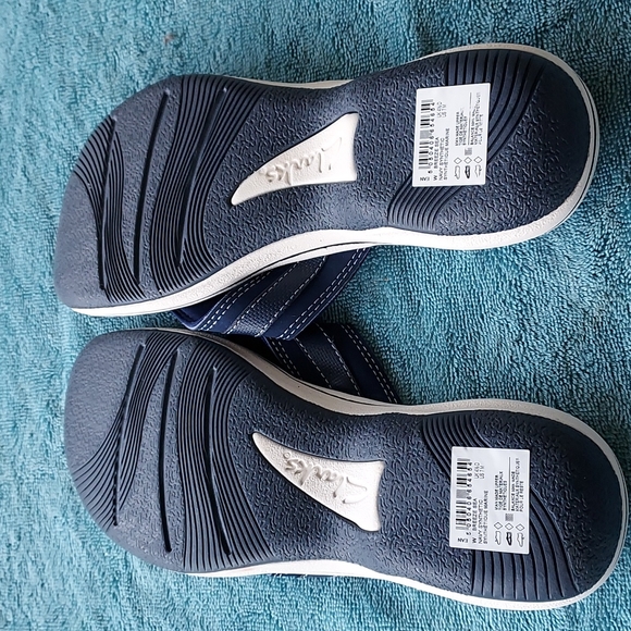 Clarks - Womens thong flip flop. - Picture 2 of 3